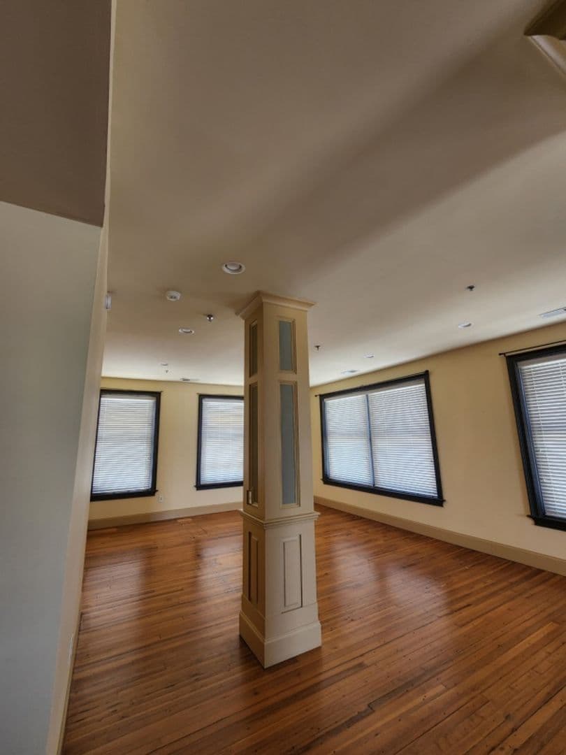 Gainesville Apartment: 114 Washington St. SE