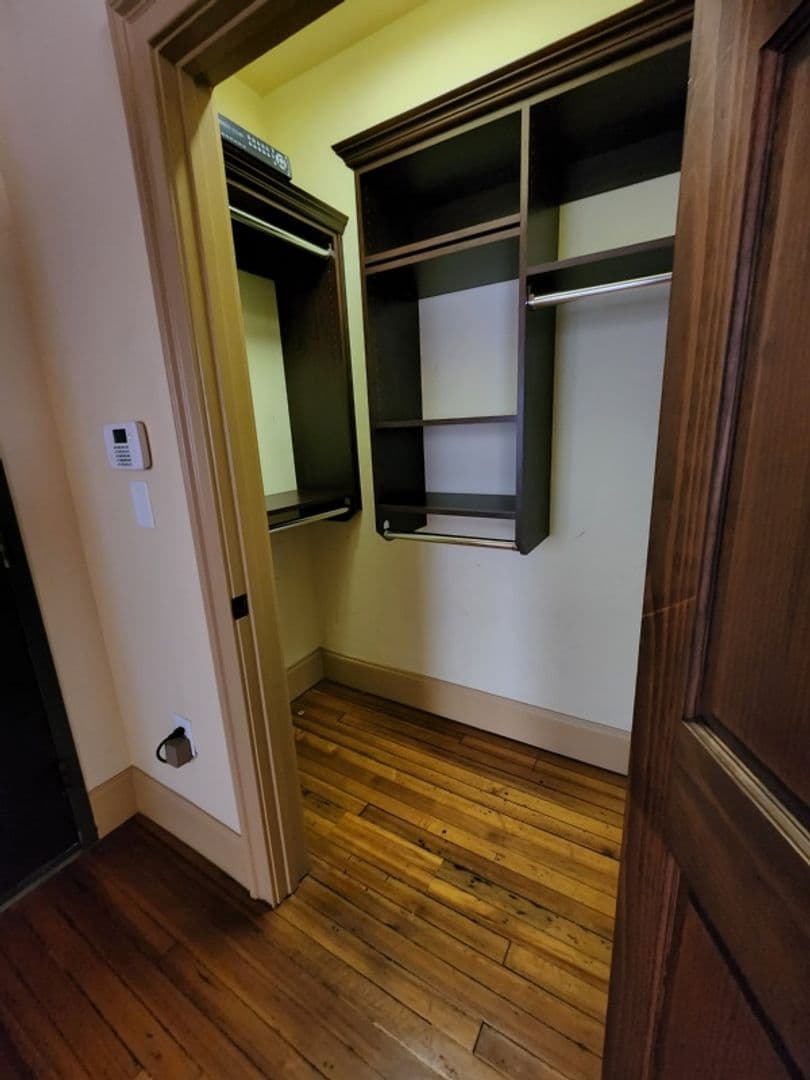Gainesville Apartment: 114 Washington St. SE