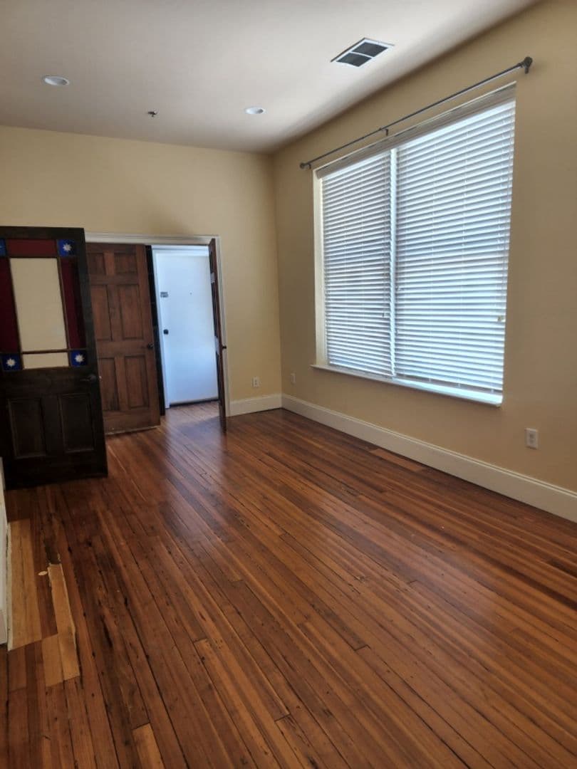 Gainesville Apartment: 114 Washington St. SE