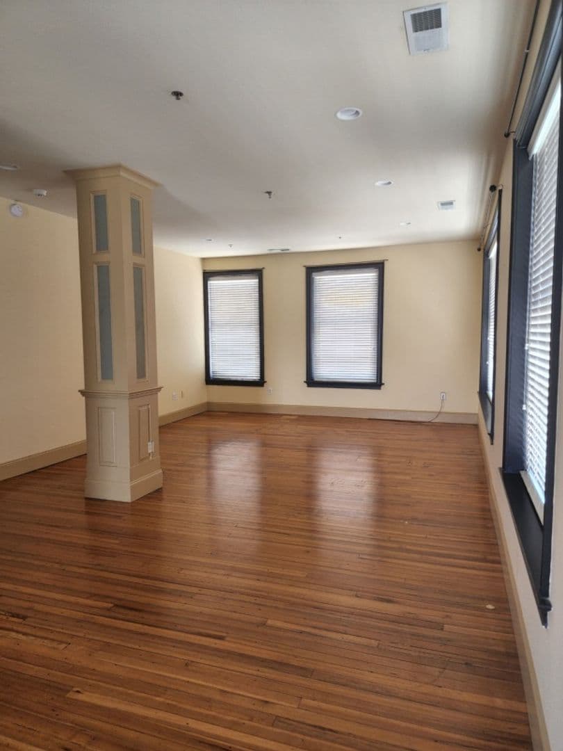 Gainesville Apartment: 114 Washington St. SE