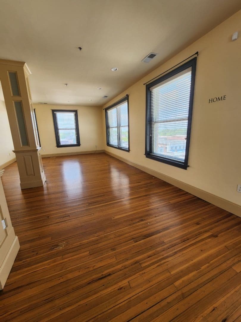 Gainesville Apartment: 114 Washington St. SE