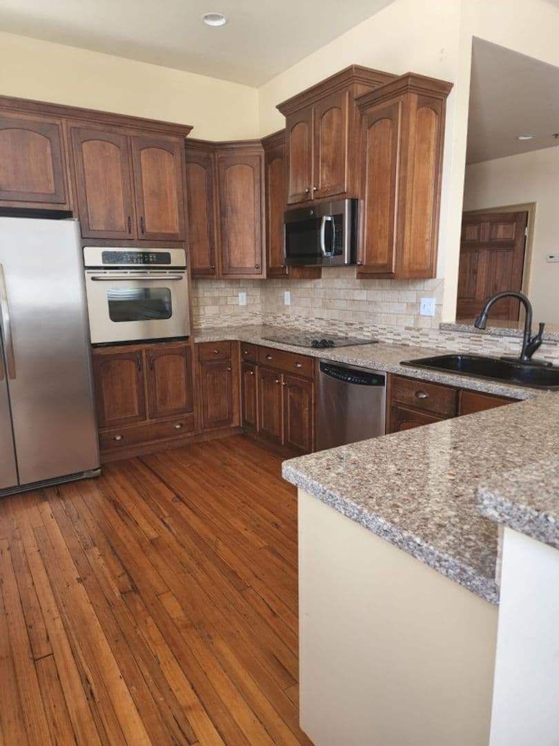 Gainesville Apartment: 114 Washington St. SE