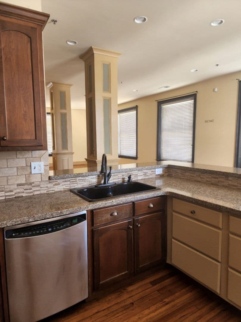 Gainesville Apartment: 114 Washington St. SE