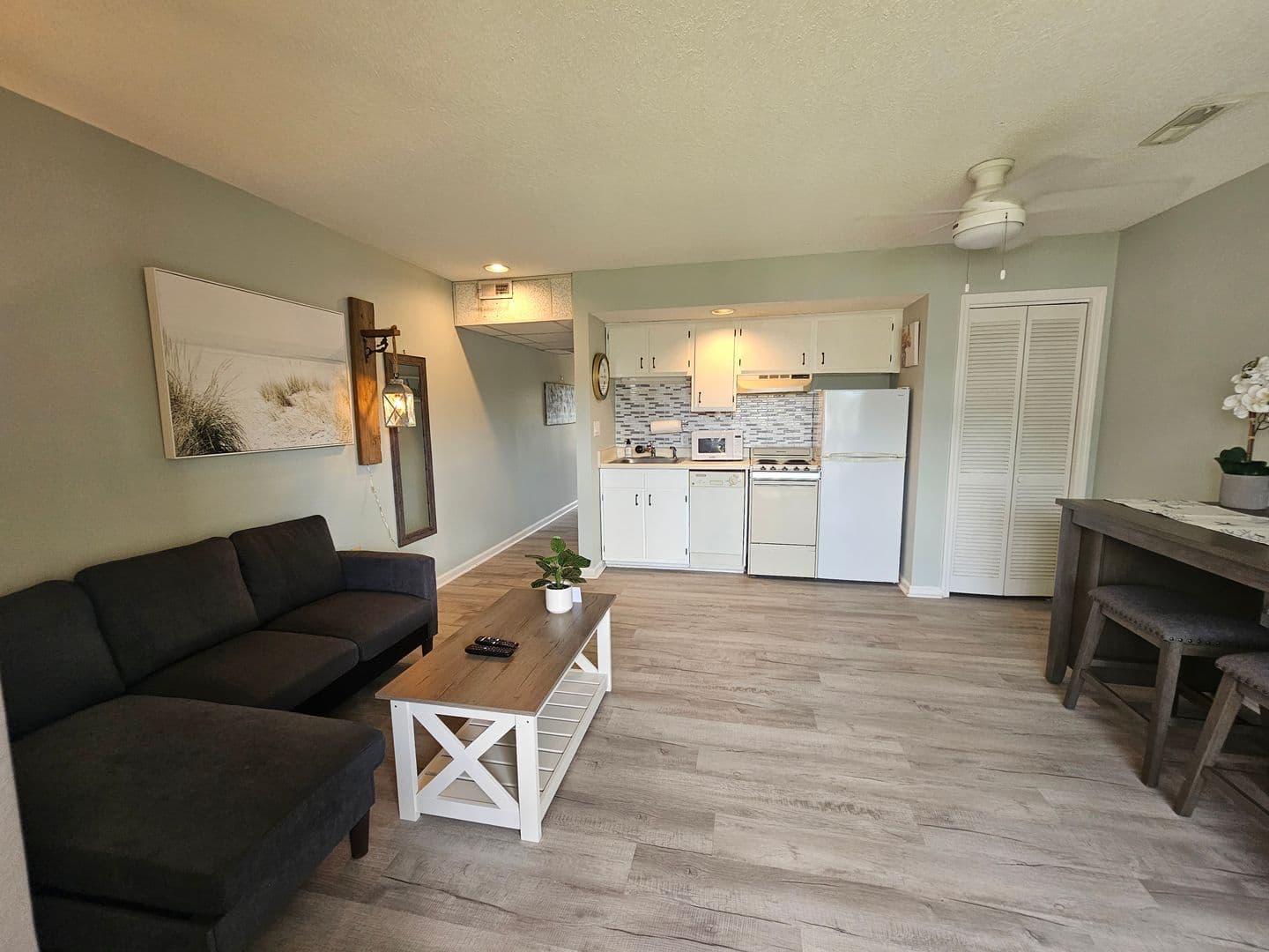 Little River Apartment: 1025 Plantation Drive W