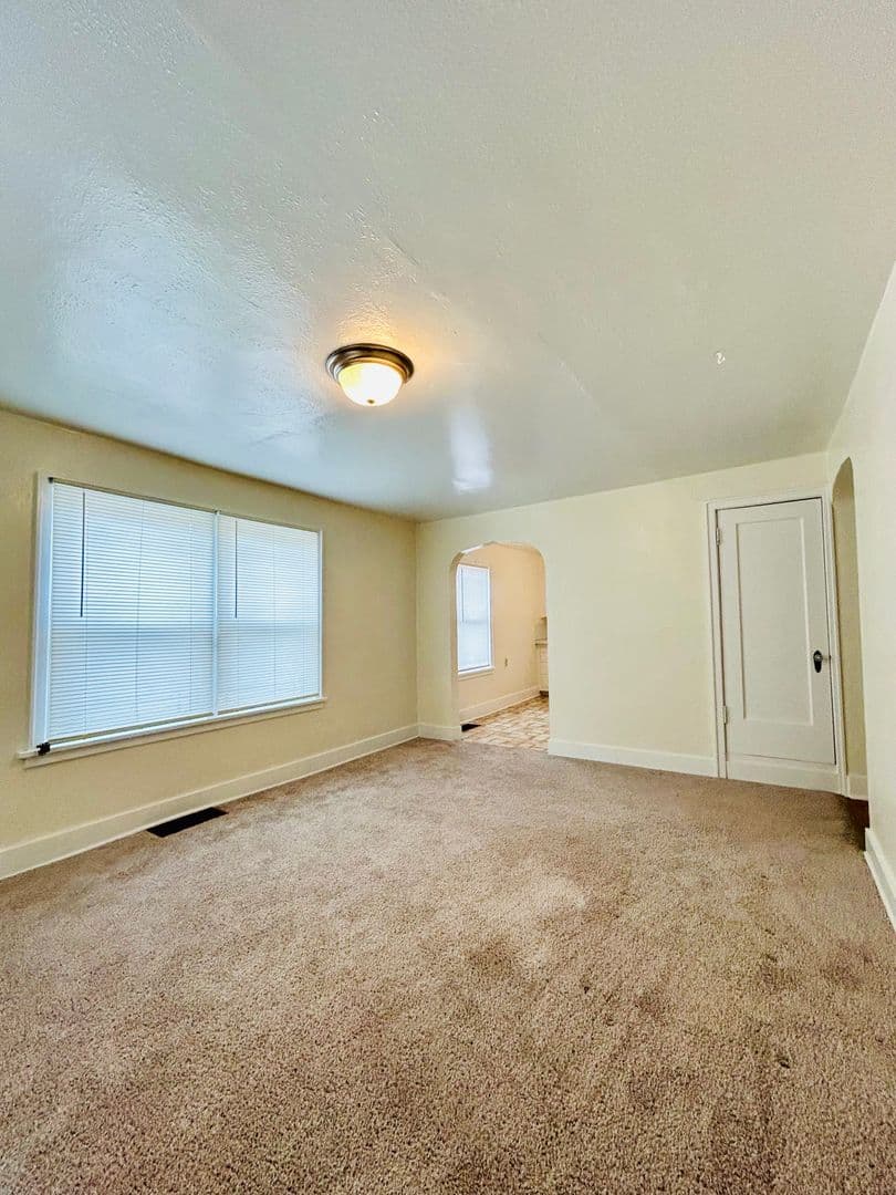 La Grande Apartment: 1904 3rd Street