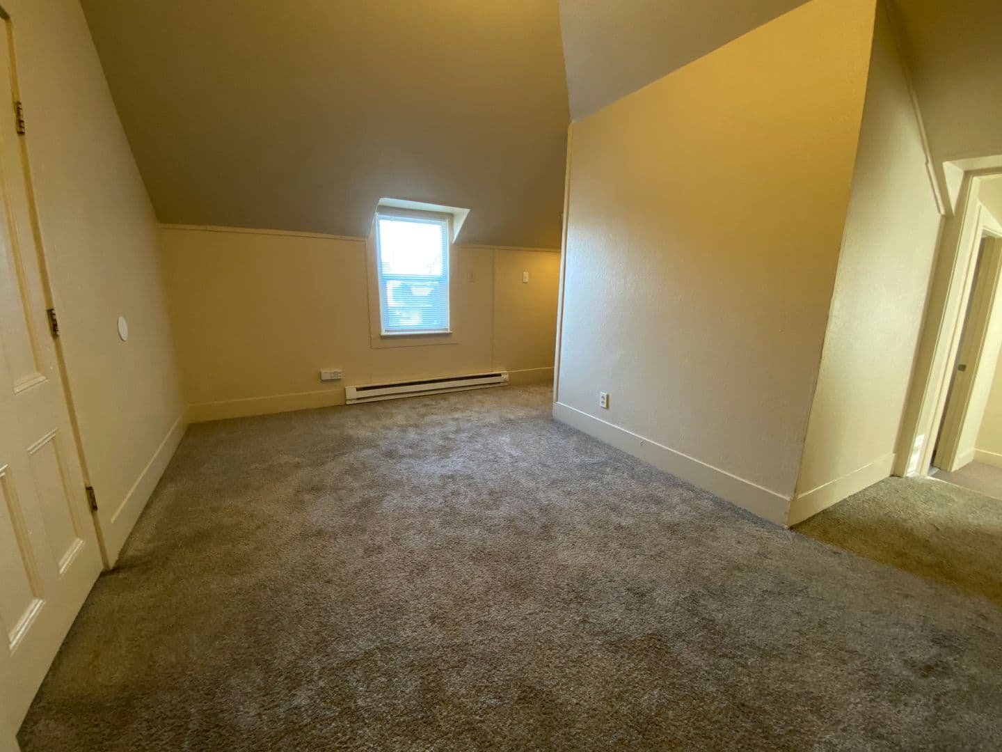 La Grande Apartment: 1508 N Ave