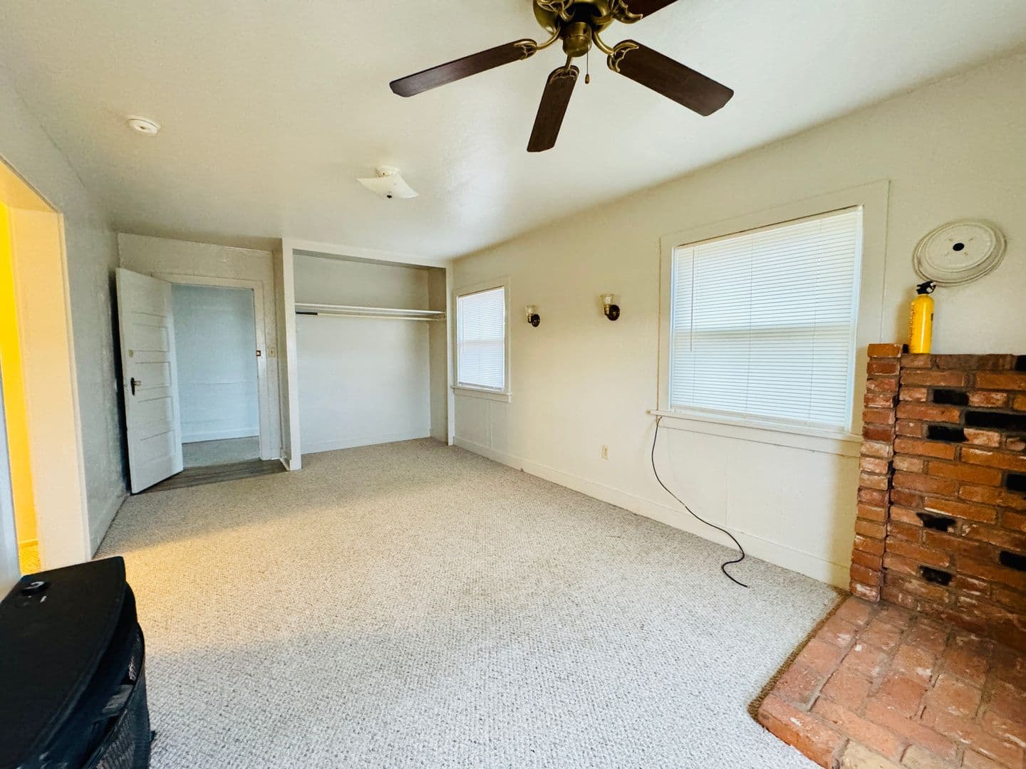 La Grande House: 3401 Cove Ave