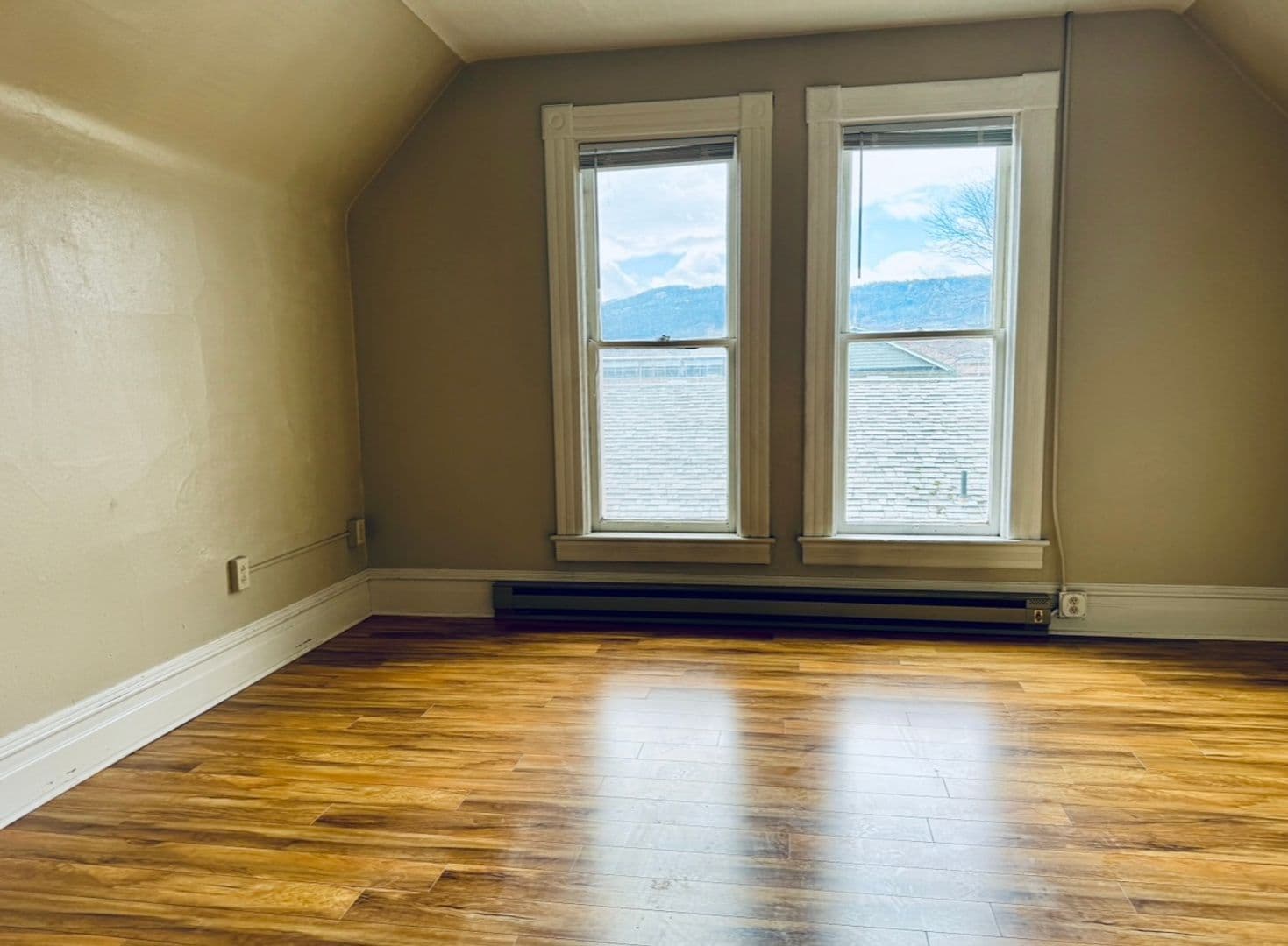 La Grande Apartment: 2109 3rd st