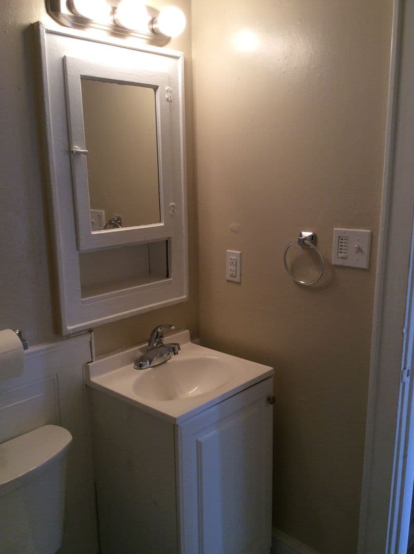 La Grande Apartment: 214 Fir Street