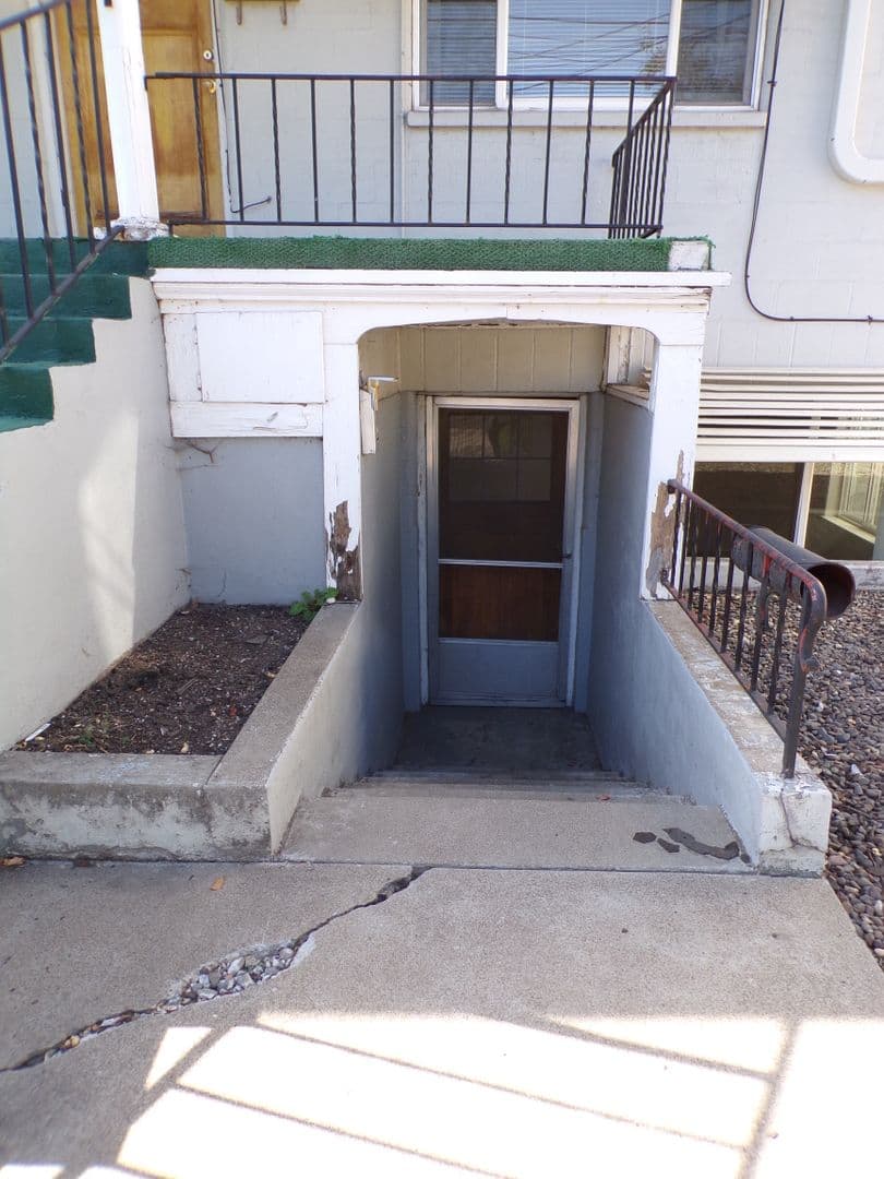 La Grande Apartment: 1606 & 1608 & 1610 4th street