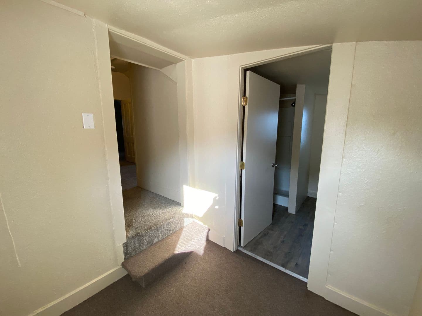 La Grande Apartment: 1508 N Ave