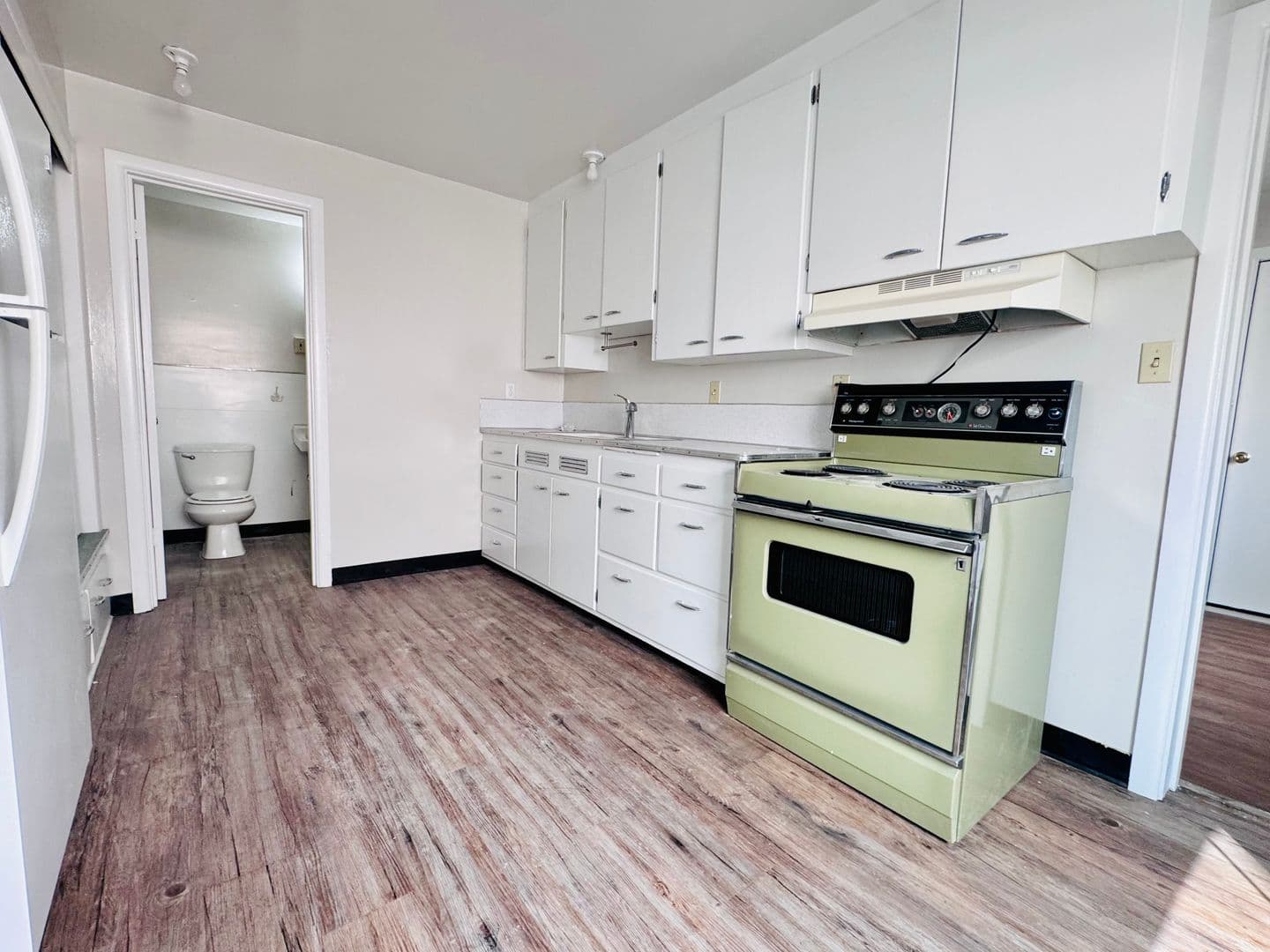 La Grande Apartment: 1606 & 1608 & 1610 4th street