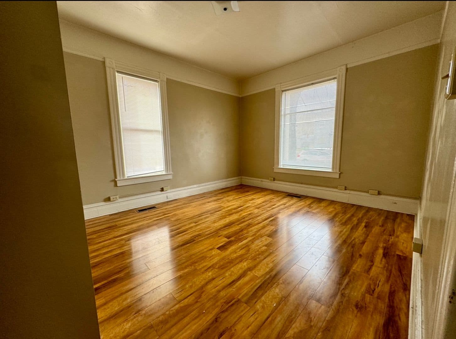 La Grande Apartment: 2109 3rd st