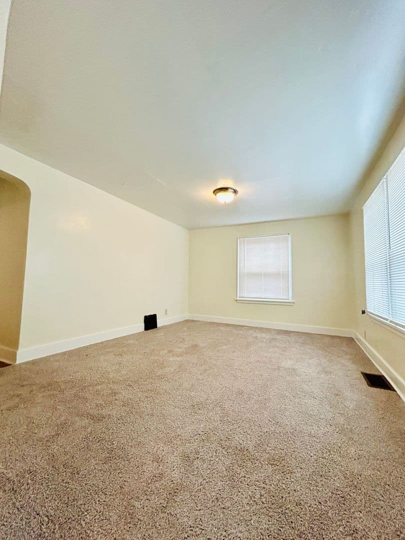 La Grande Apartment: 1904 3rd Street