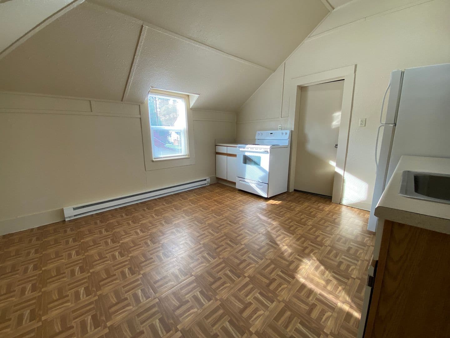 La Grande Apartment: 1508 N Ave