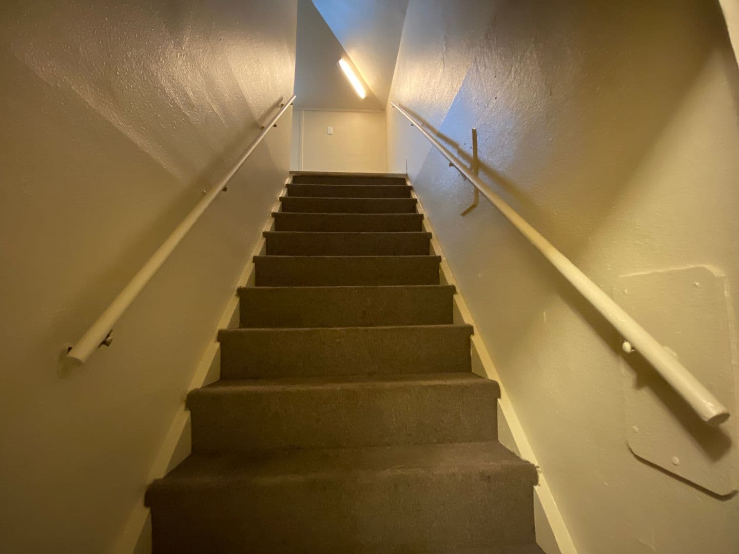 La Grande Apartment: 1508 N Ave