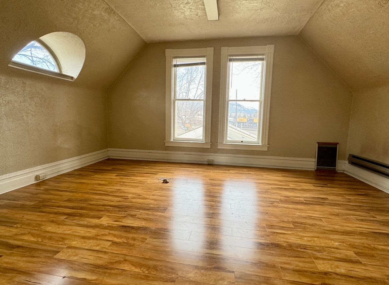 La Grande Apartment: 2109 3rd st