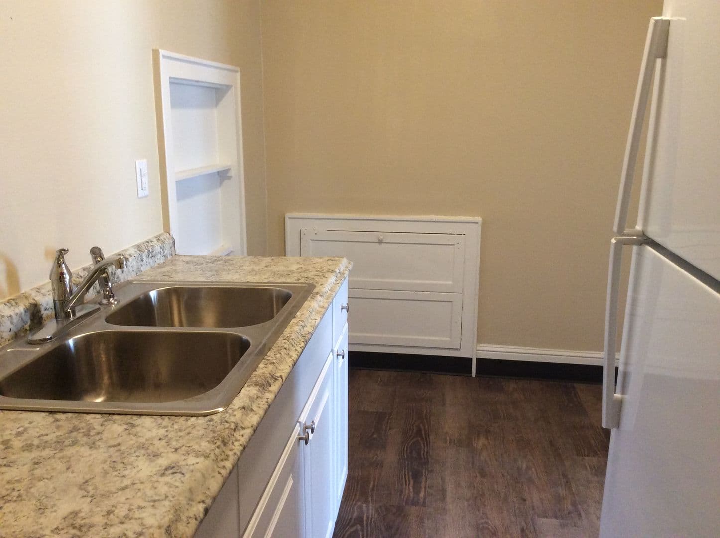La Grande Apartment: 214 Fir Street