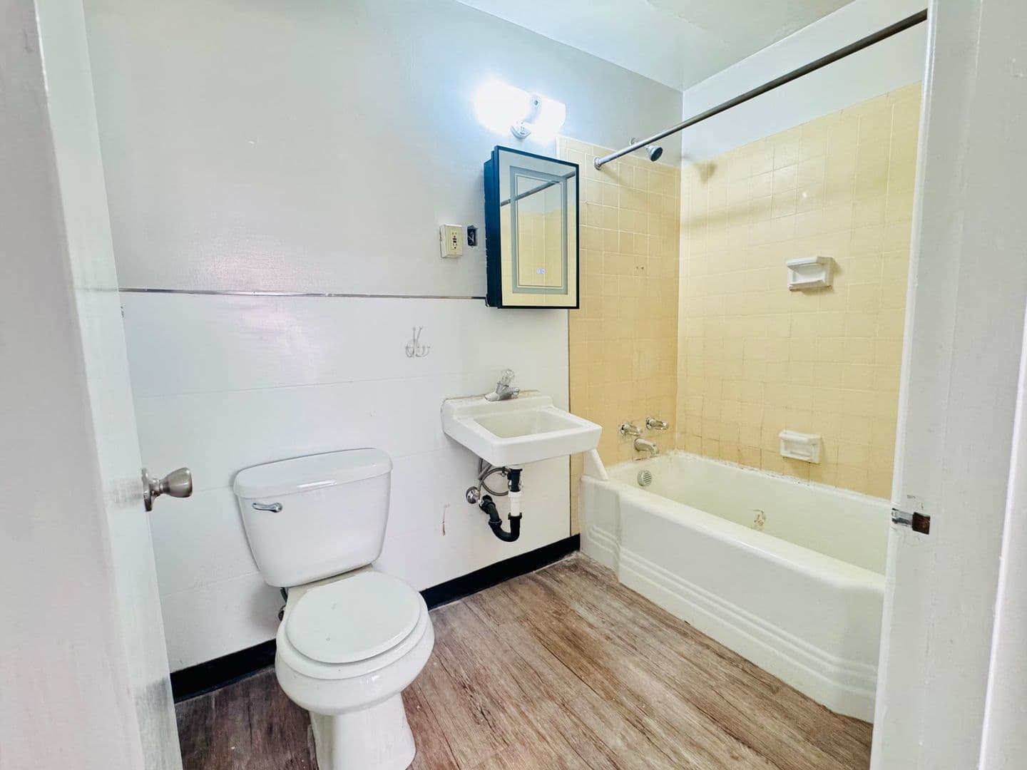 La Grande Apartment: 1606 & 1608 & 1610 4th street