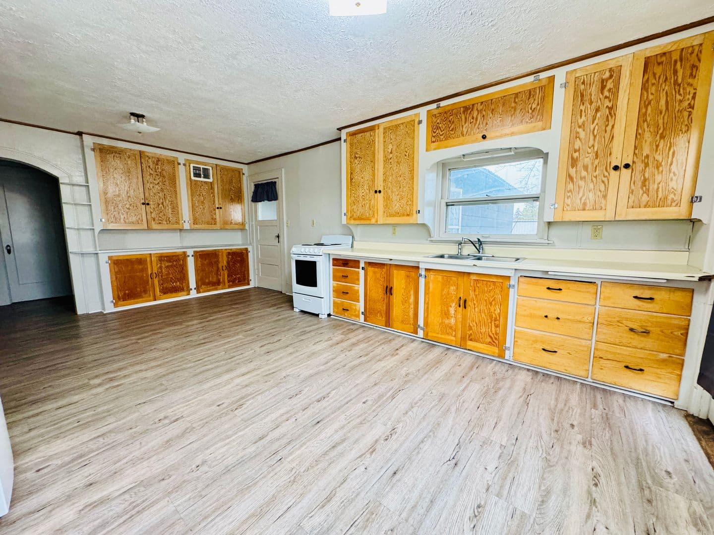 La Grande House: 3401 Cove Ave