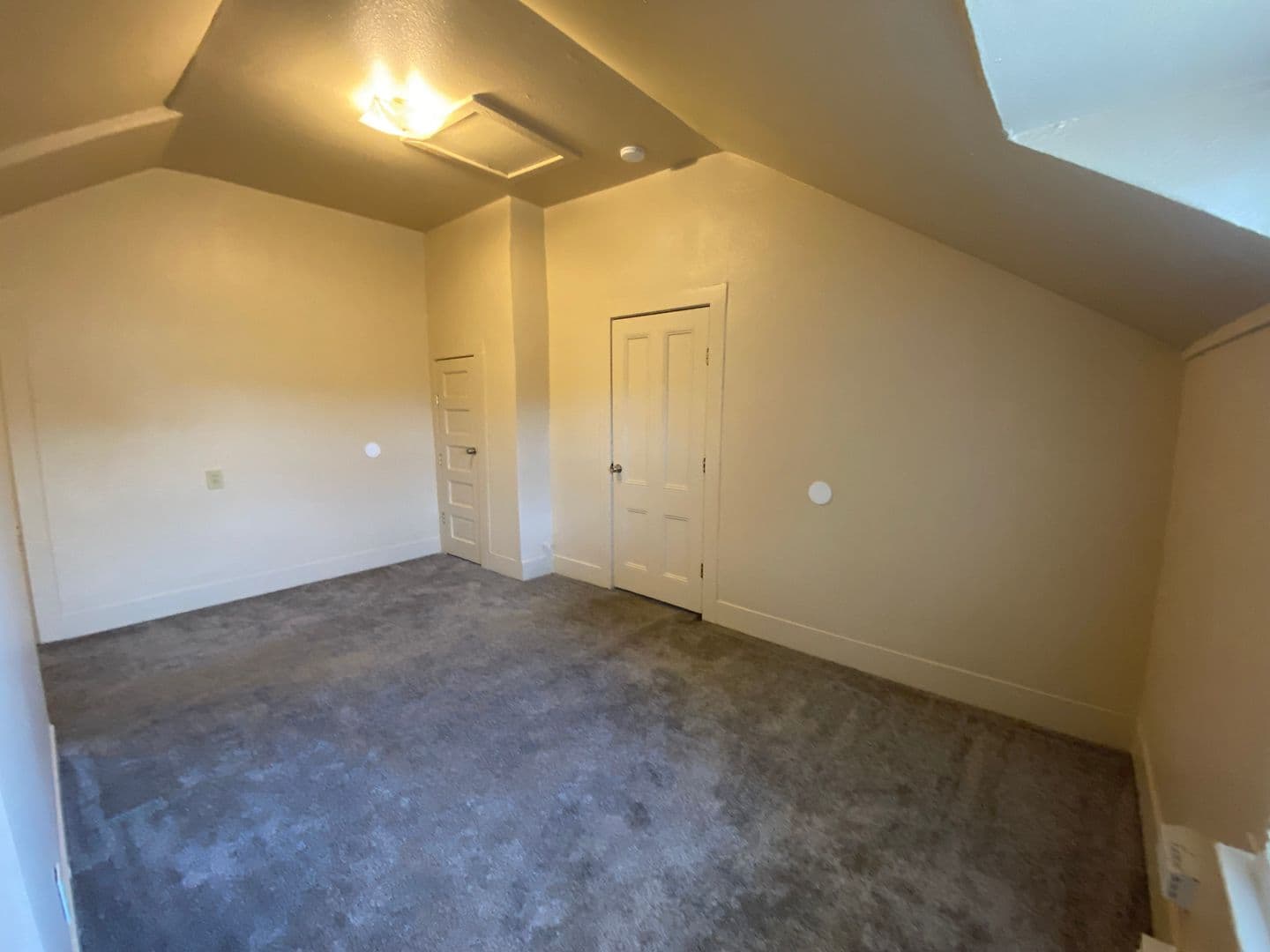 La Grande Apartment: 1508 N Ave