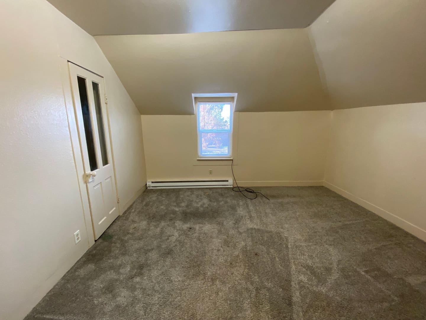 La Grande Apartment: 1508 N Ave