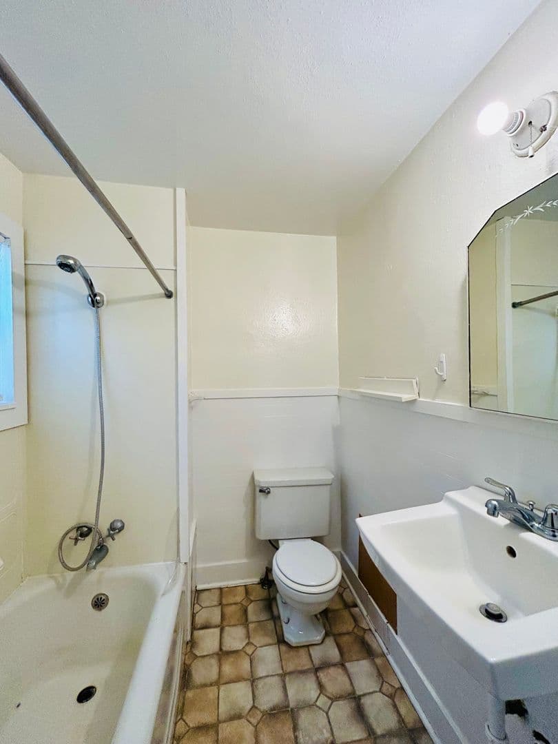 La Grande Apartment: 1904 3rd Street
