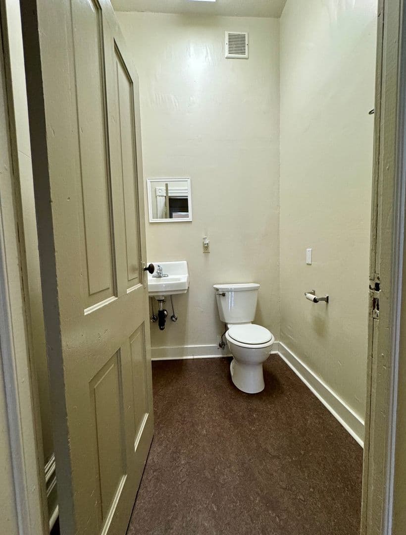 La Grande Apartment: 2109 3rd st