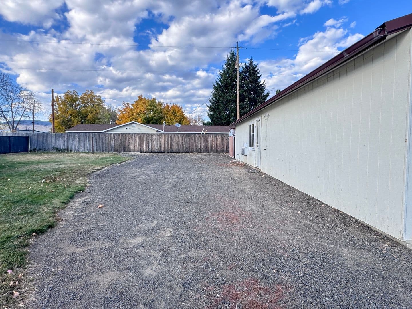 La Grande Apartment: 2414 Empire Dr.