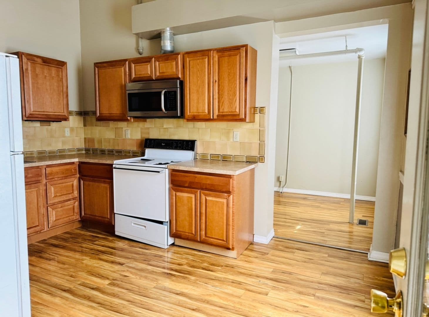 La Grande Apartment: 2109 3rd st