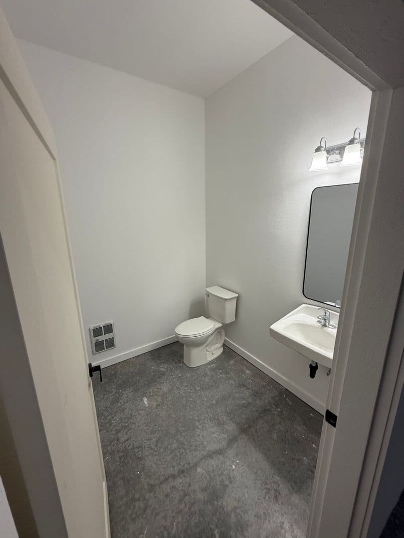 La Grande Apartment: 1607 Willow St