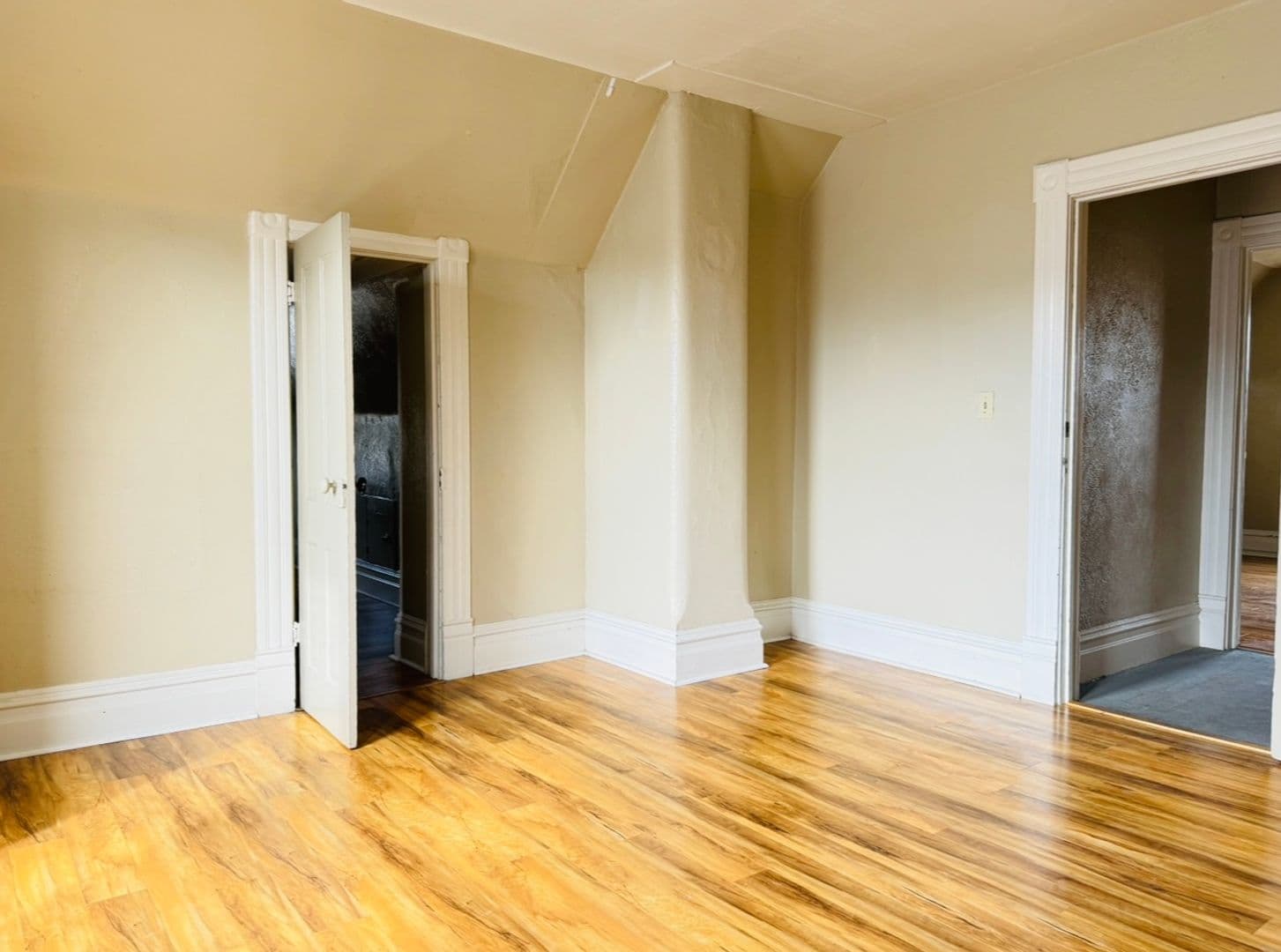 La Grande Apartment: 2109 3rd st