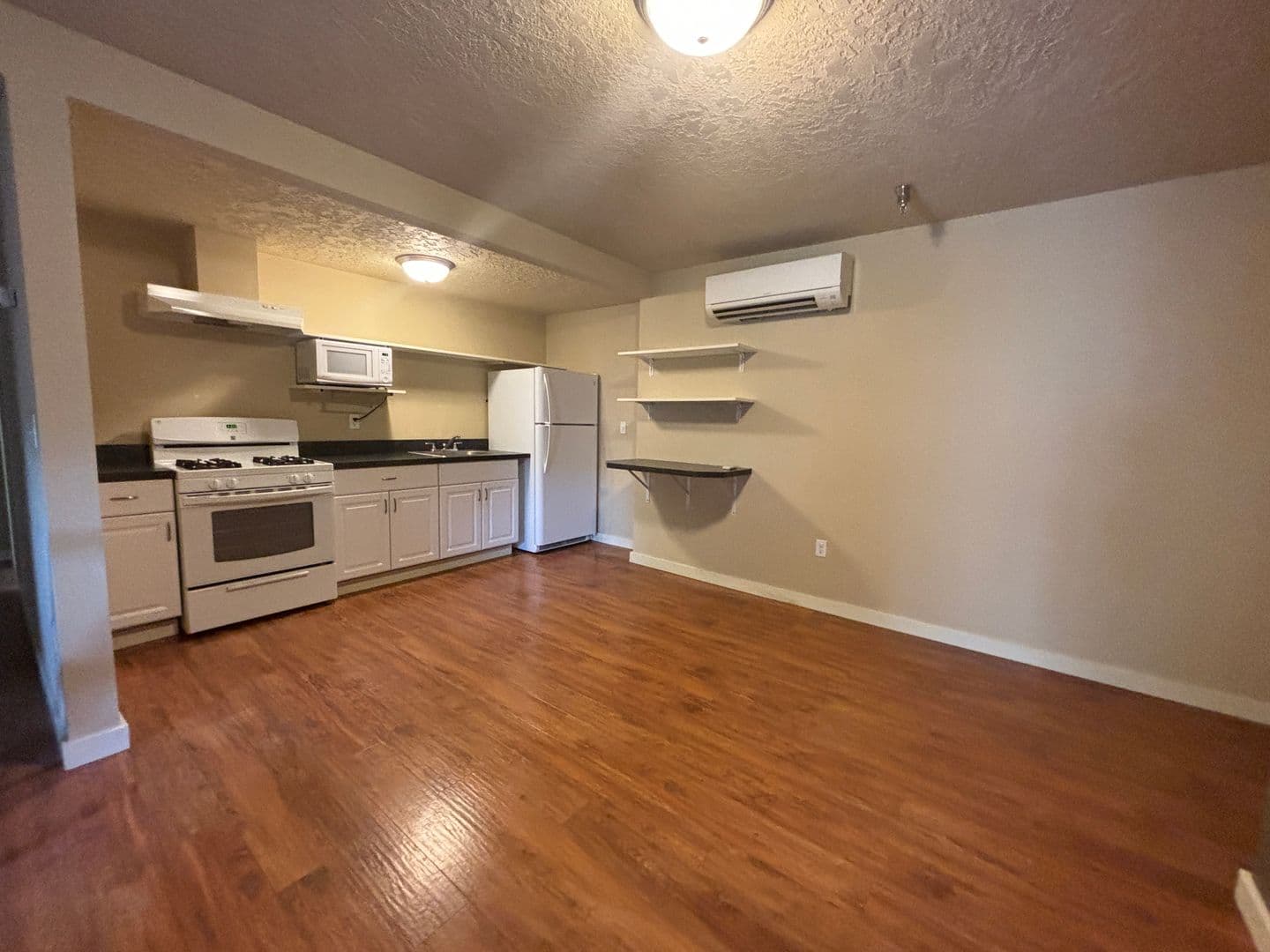 La Grande Apartment: 2109 3rd st