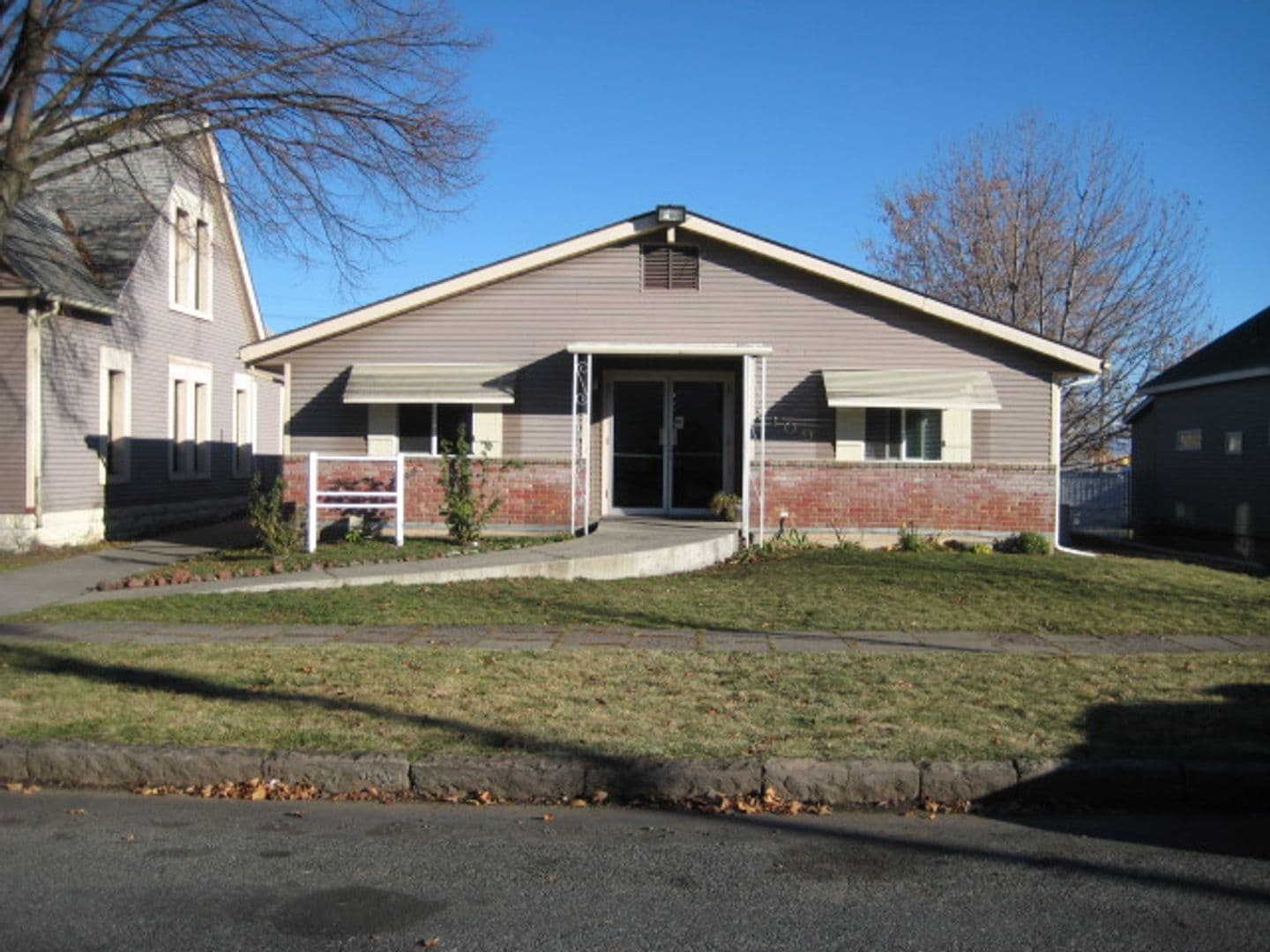 La Grande Apartment: 2109 3rd st