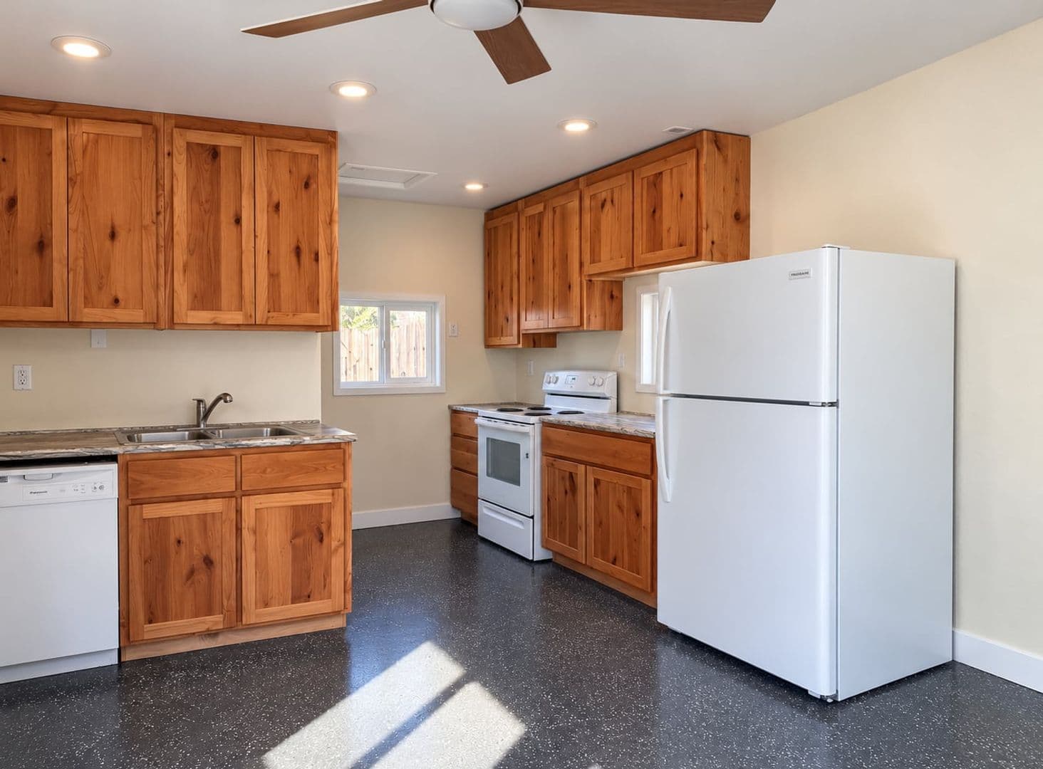 La Grande Apartment: 2414 Empire Dr.