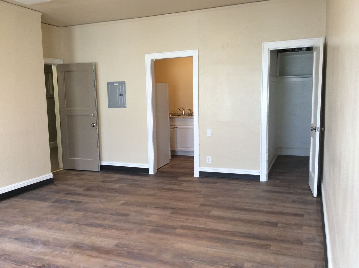 La Grande Apartment: 214 Fir Street