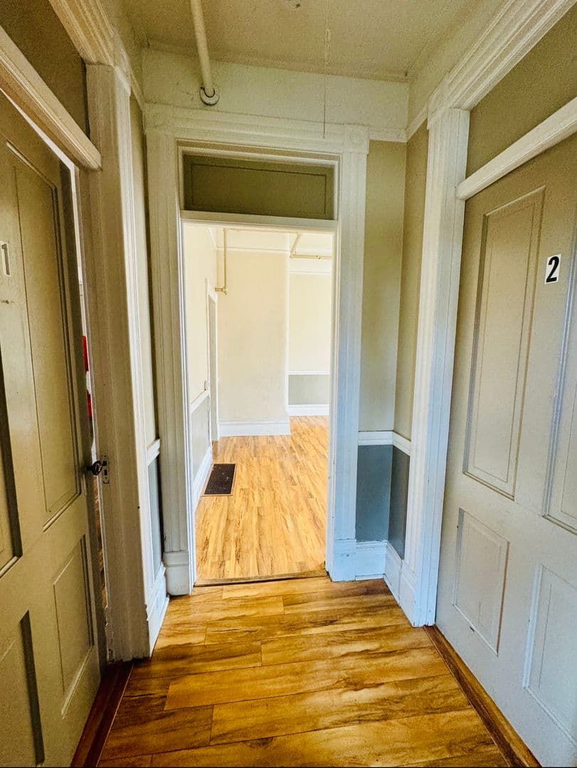 La Grande Apartment: 2109 3rd st