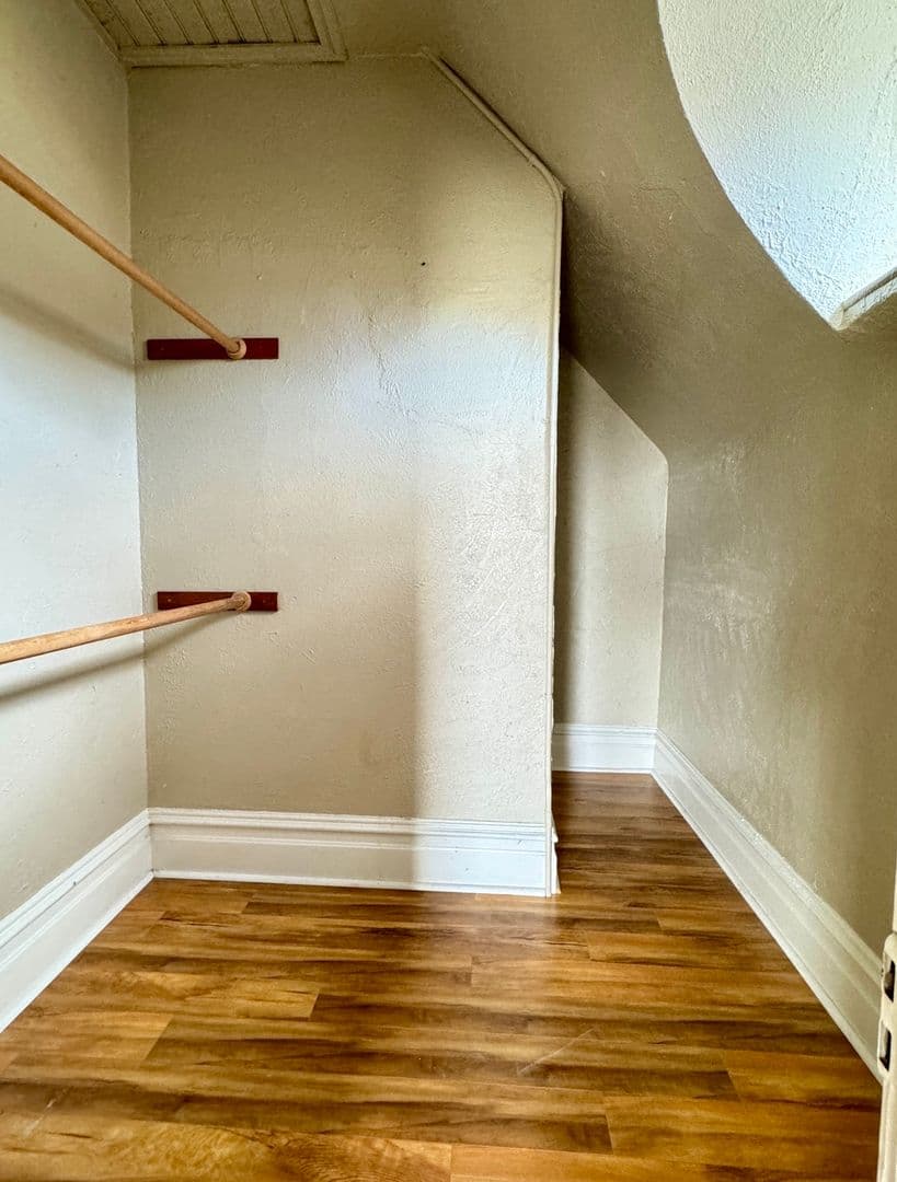 La Grande Apartment: 2109 3rd st