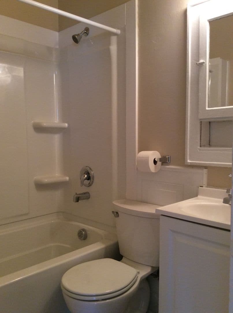 La Grande Apartment: 214 Fir Street