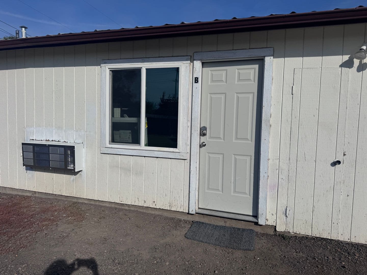La Grande Apartment: 2414 Empire Dr.
