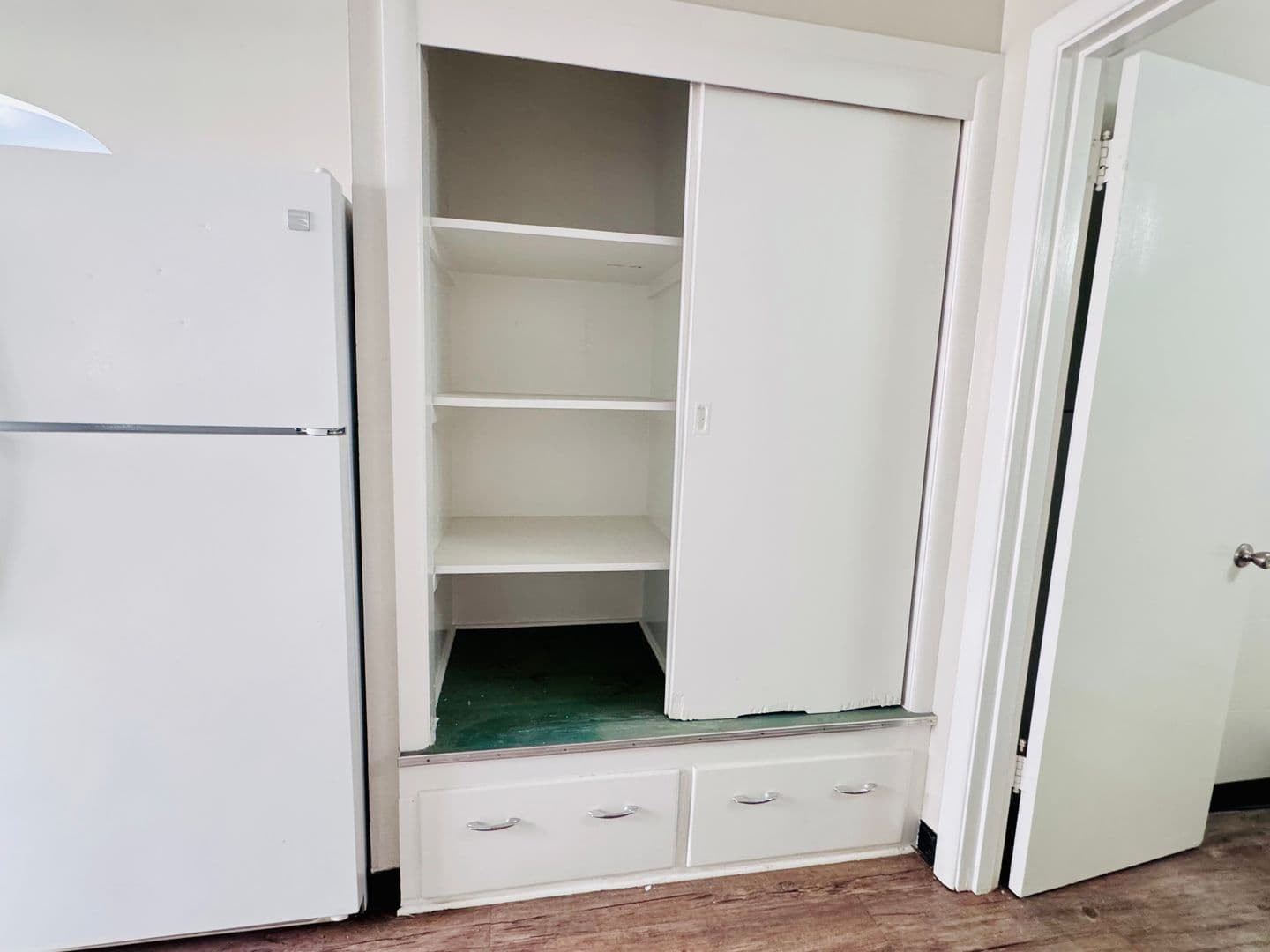 La Grande Apartment: 1606 & 1608 & 1610 4th street