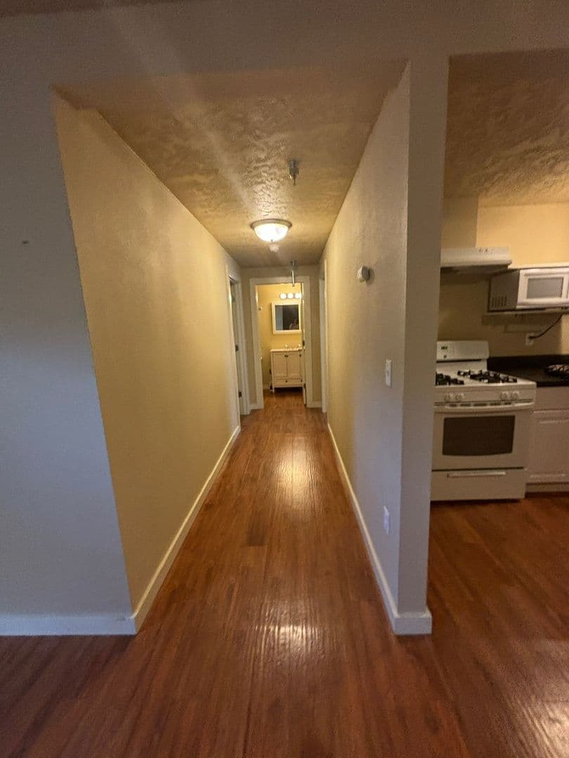 La Grande Apartment: 2109 3rd st
