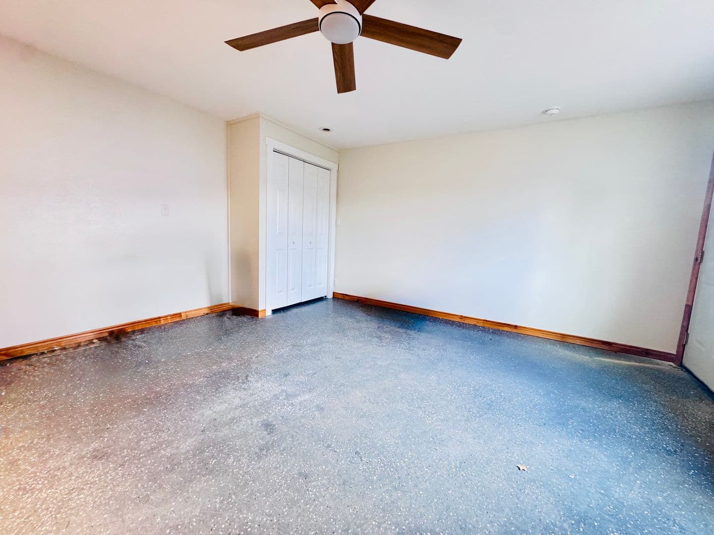 La Grande Apartment: 2414 Empire Dr.