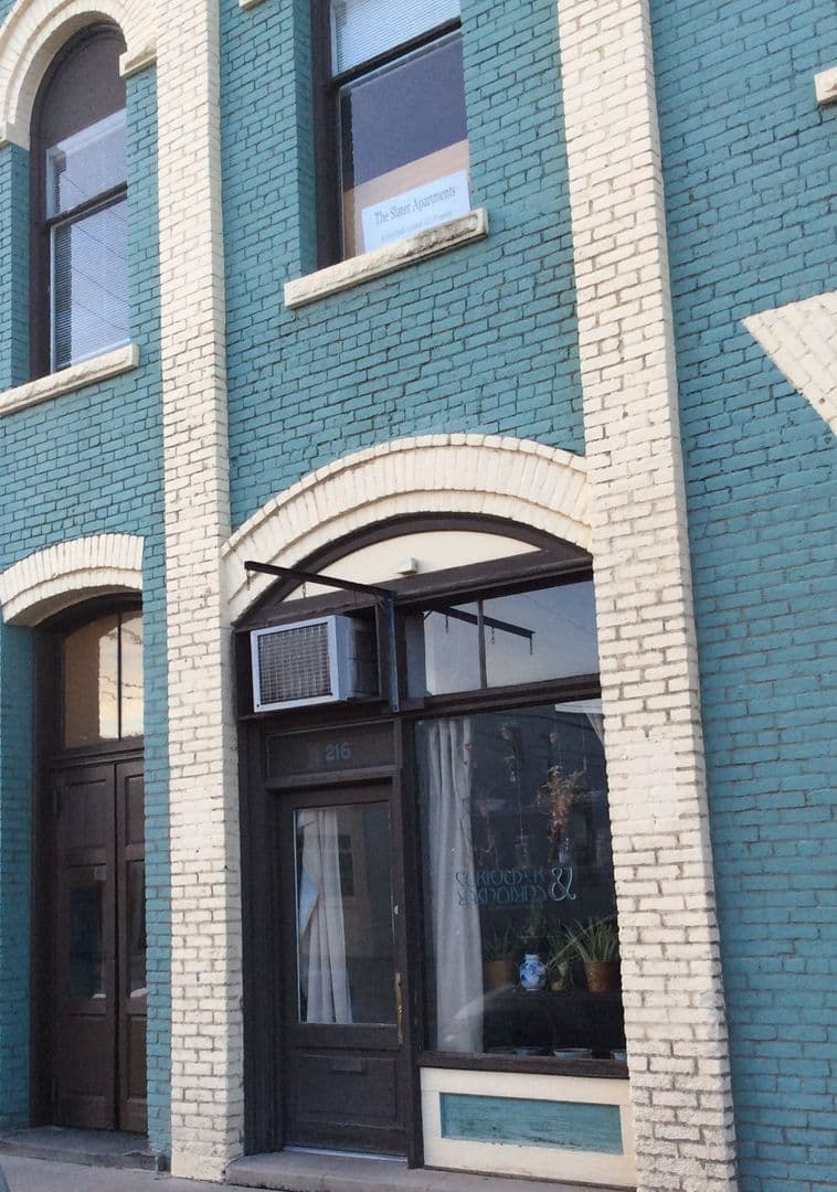 La Grande Apartment: 214 Fir Street