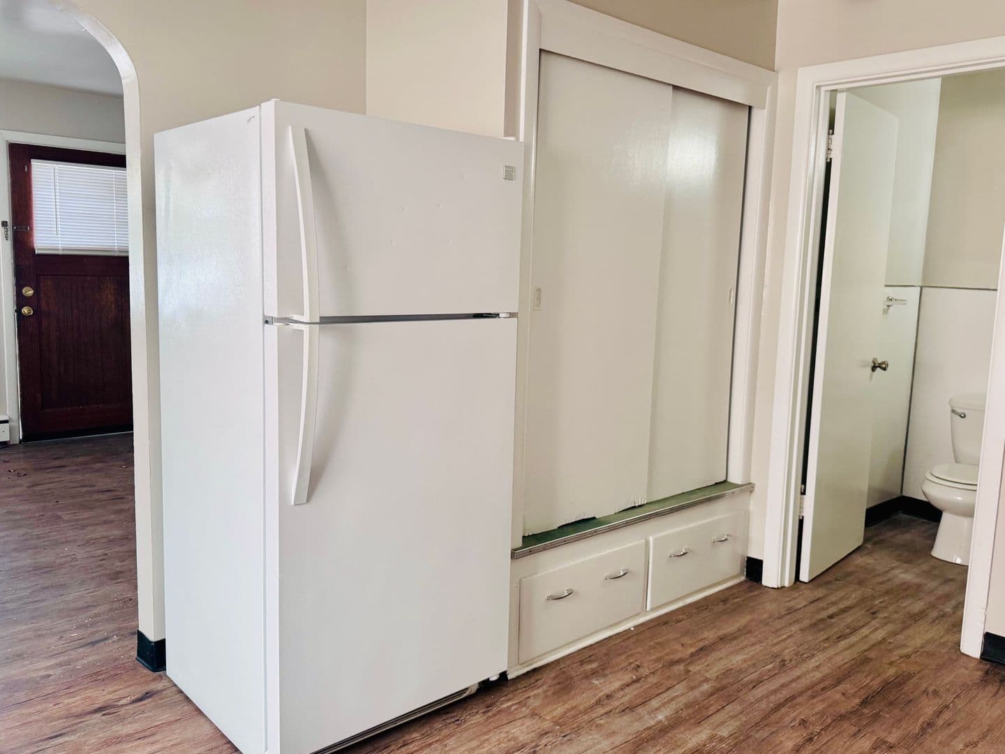 La Grande Apartment: 1606 & 1608 & 1610 4th street