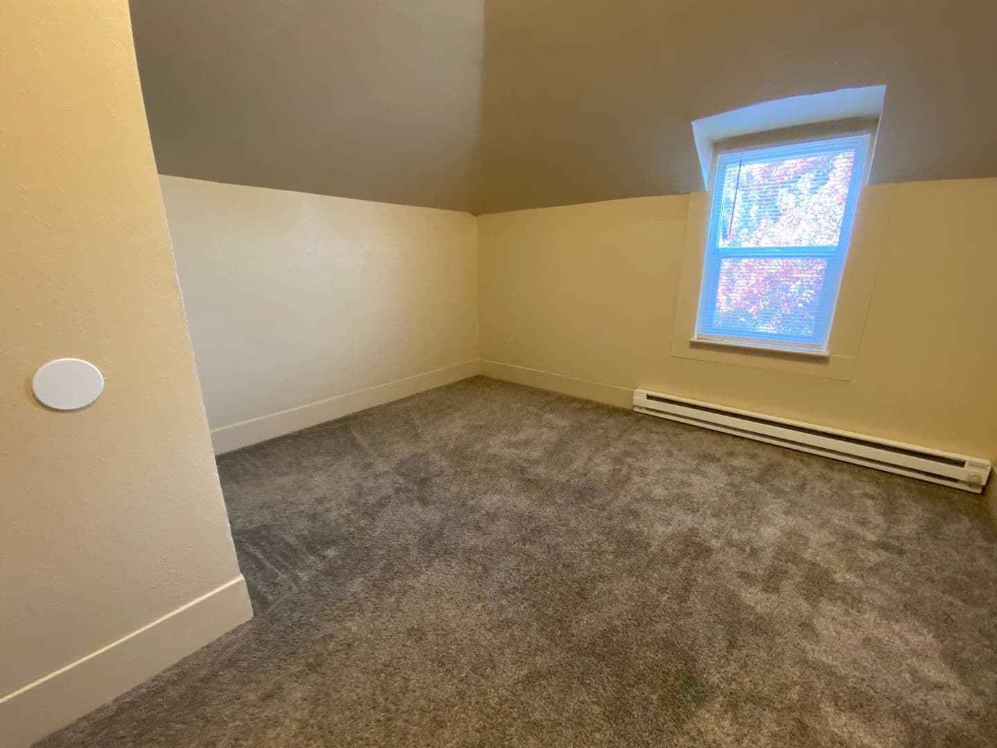 La Grande Apartment: 1508 N Ave