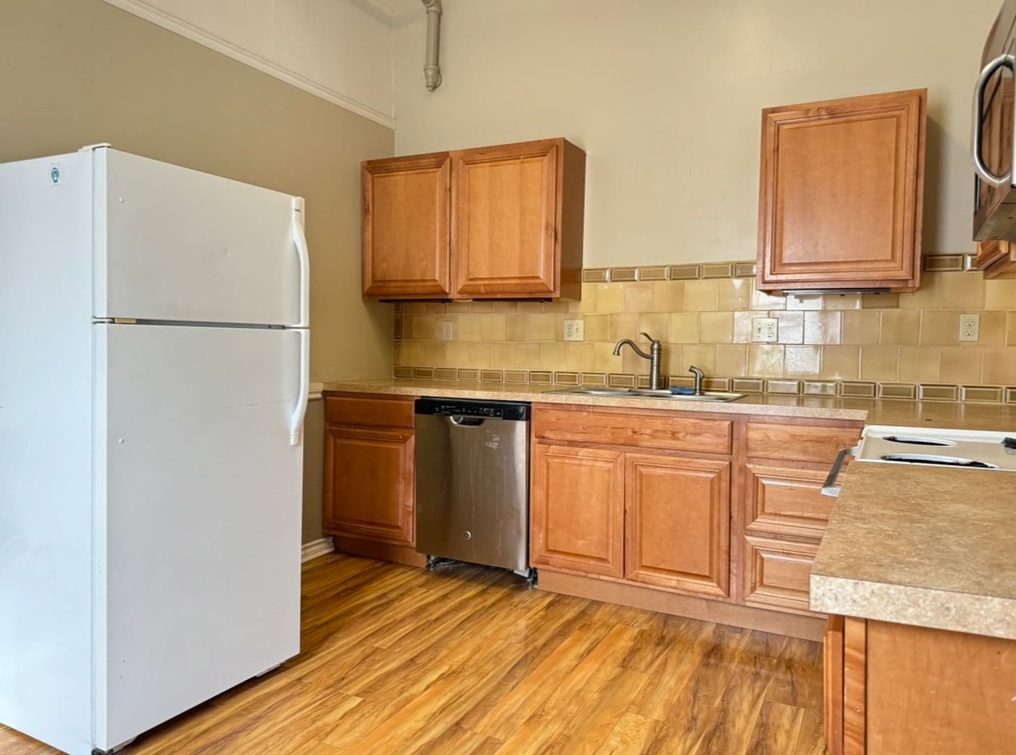 La Grande Apartment: 2109 3rd st