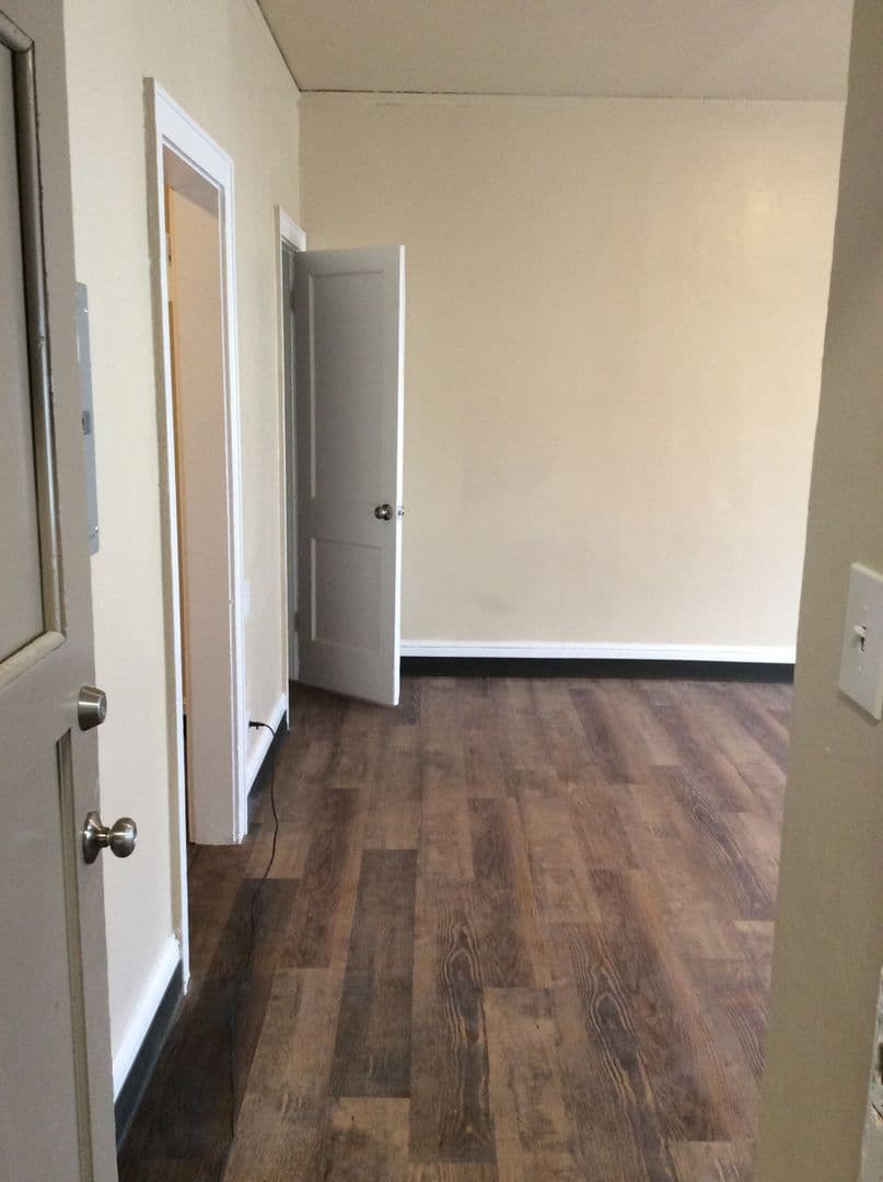 La Grande Apartment: 214 Fir Street