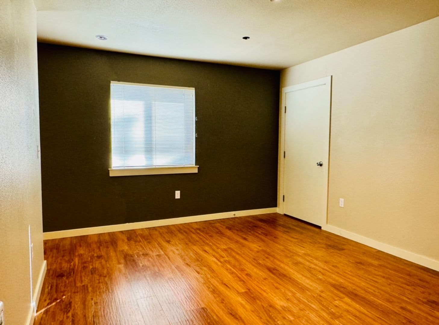 La Grande Apartment: 2109 3rd st