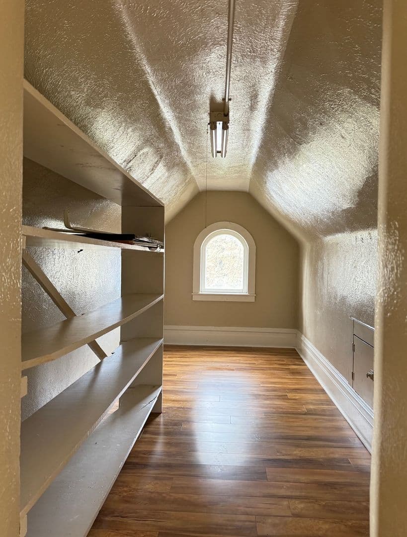 La Grande Apartment: 2109 3rd st